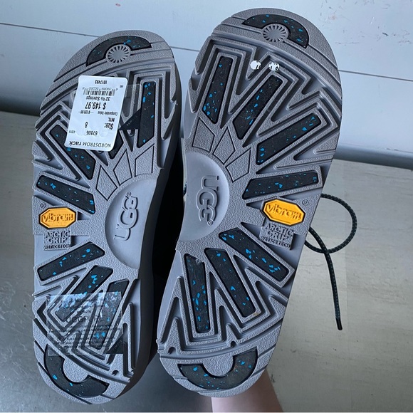 ugg viki waterproof boots (size 8w) - Picture 4 of 5